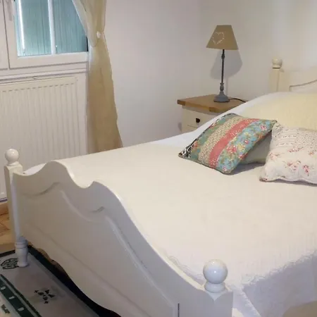 Panzió Bnbinb La Cour Enchantee Brugairolles